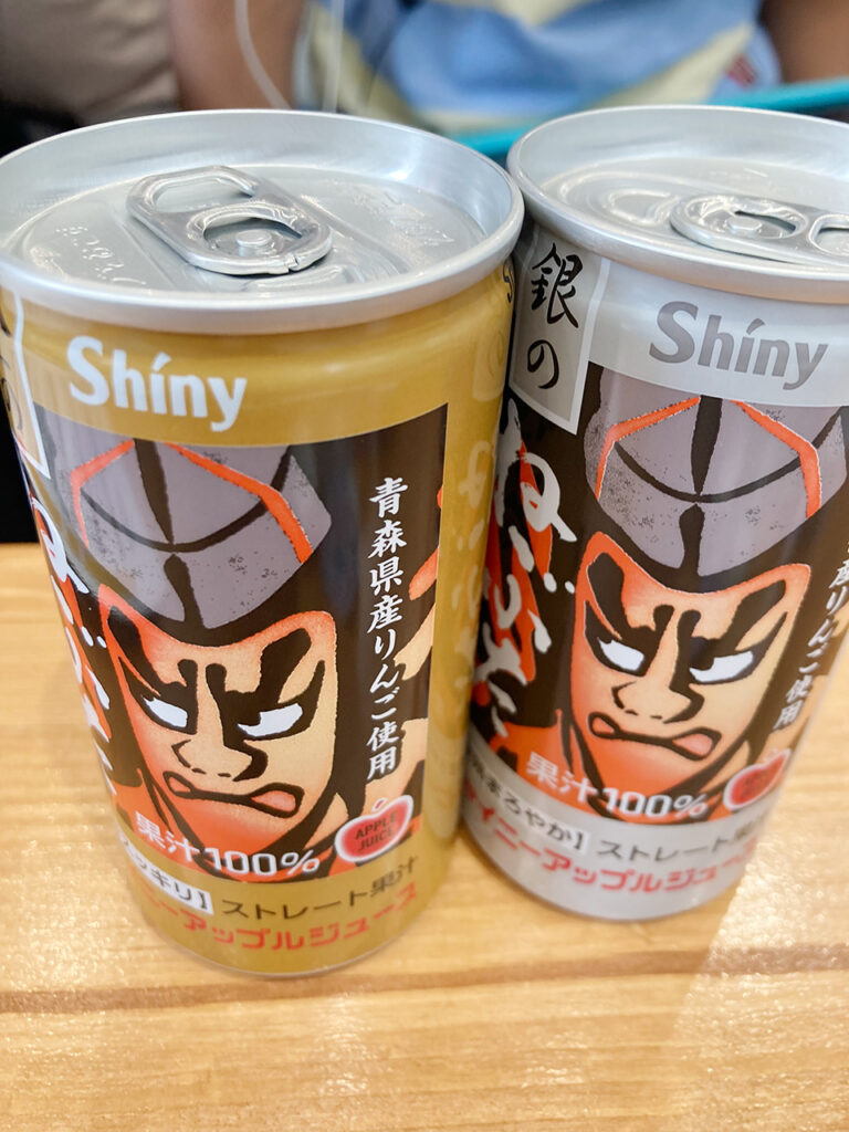 青森県産リンゴを使用した金と銀のリンゴジュース。甘味と酸味のバランスが絶妙です。