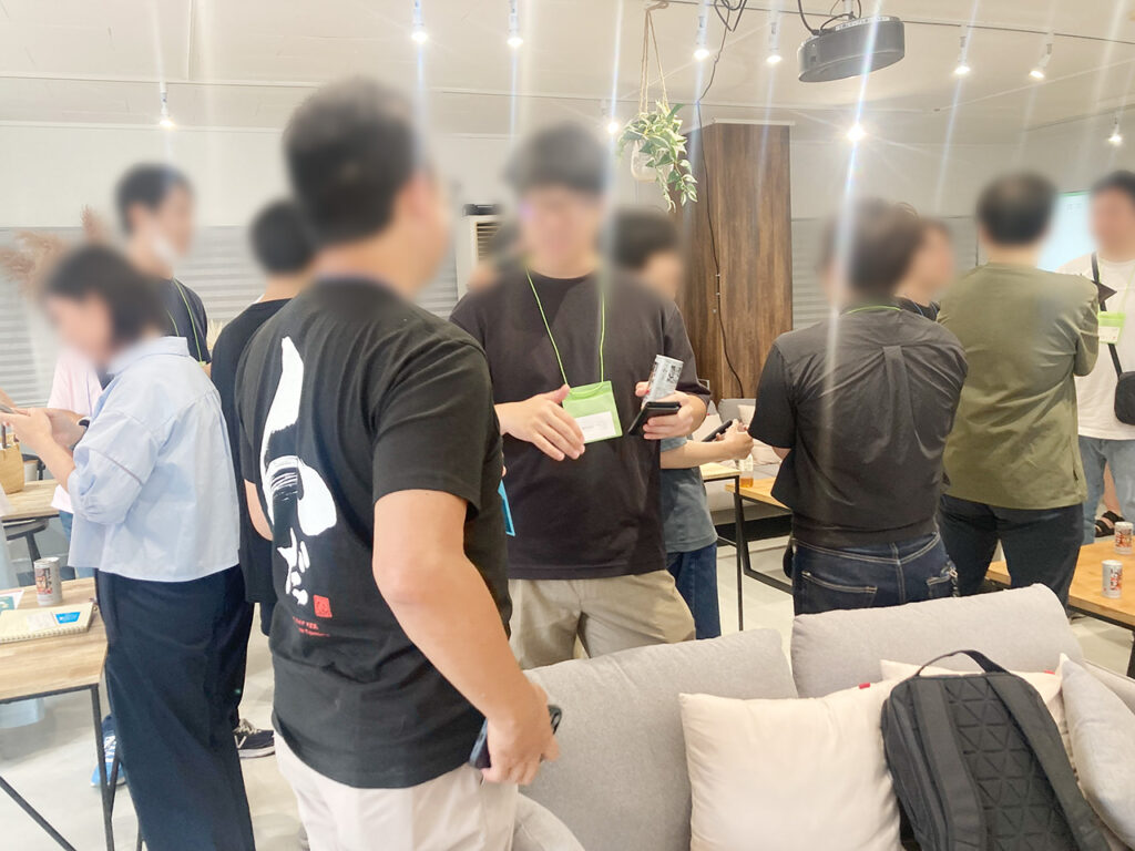 交流を楽しむ参加者の方々