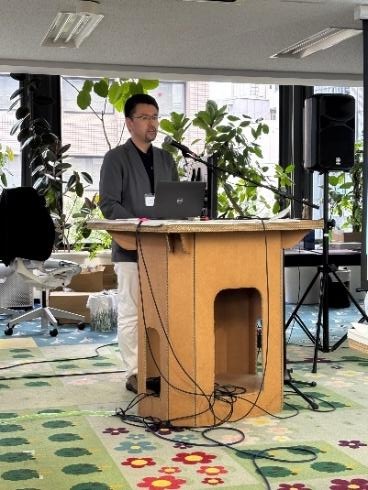 講演する㈱GENZ CTO竹花
