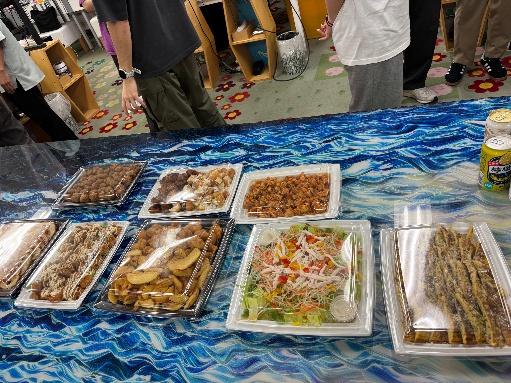 会場に特設されたハックバーと各種料理