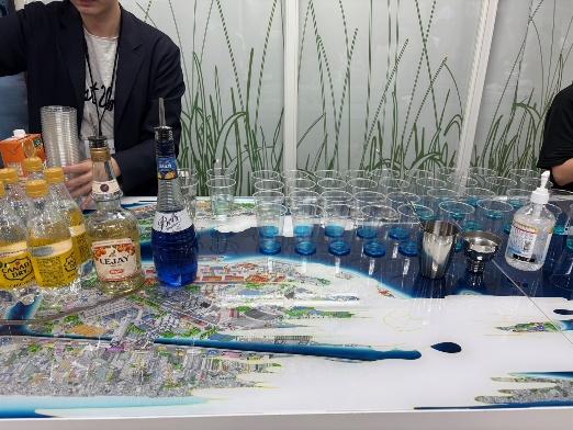 会場に特設されたハックバーと各種料理